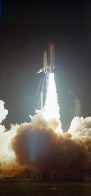 NASA image: STS-33 Discovery, OV-103, early morning liftoff from KSC LC Pad 39B