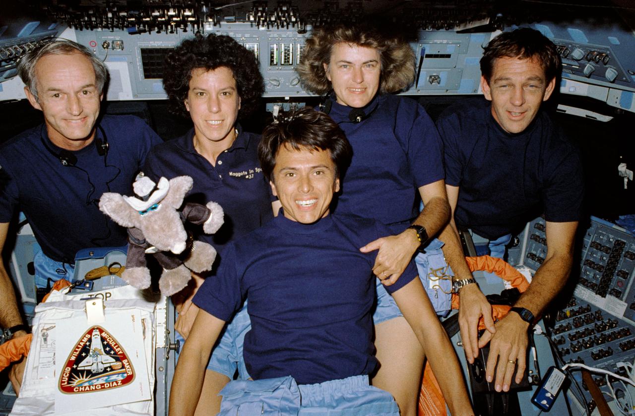 STS034-06-019 (18-23 Oct. 1989) --- The five astronaut crew members for NASA's STS-34 mission pose for an in-space crew "portrait," using a pre-set 35mm camera. Coincidentally, astronauts Donald E. Williams (left), commander, and Michael J. McCulley (right), pilot, are positioned at their respective stations of operation (except that they are turned 180 degrees) aboard the Earth-orbiting space shuttle Atlantis. They form "bookends" for the crew's three mission specialists -- Ellen S. Baker (second left), Shannon W. Lucid and Franklin R. Chang-Diaz.