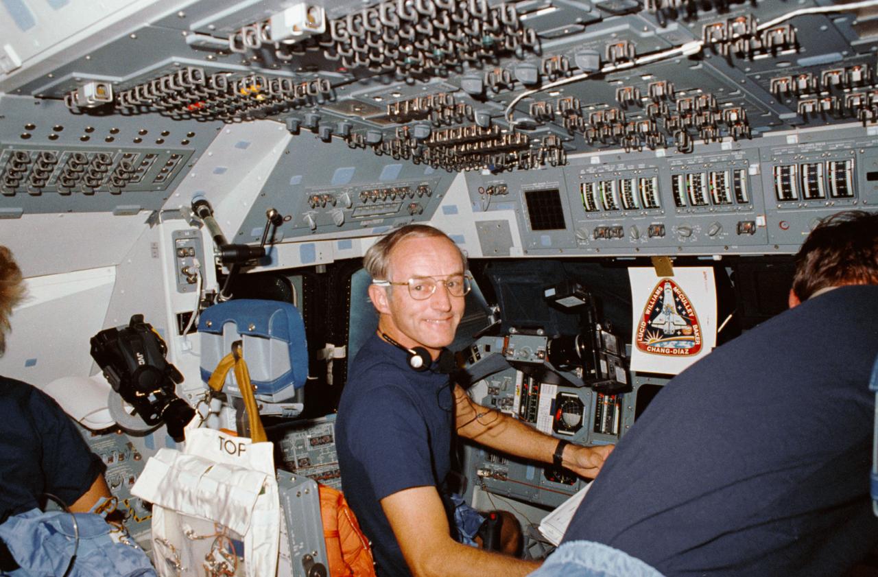 STS034-06-025 (18-23 Oct. 1989) --- Astronaut Donald E. Williams spent a portion of the five-day STS-34 flight at Atlantis' commander's station and, as evidenced by his countenance in this posed photo, appeared to enjoy his second spaceflight, his first as a mission commander. Astronaut Michael J. McCulley, pilot, leans over the pilot's station at right. This 35mm scene was in the first 12 photos released by NASA on Oct. 24, 1989.