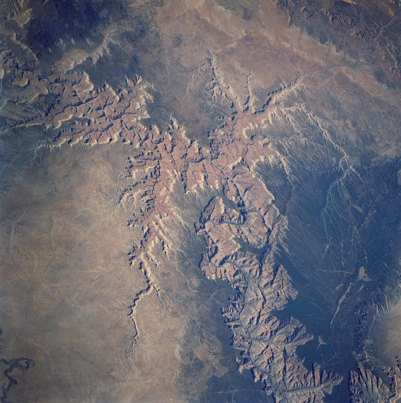 STS034-73-062 (18-23 October 1989) --- Grand Canyon, Arizona (36.5N, 112.5W), as photographed from the Space Shuttle Atlantis.