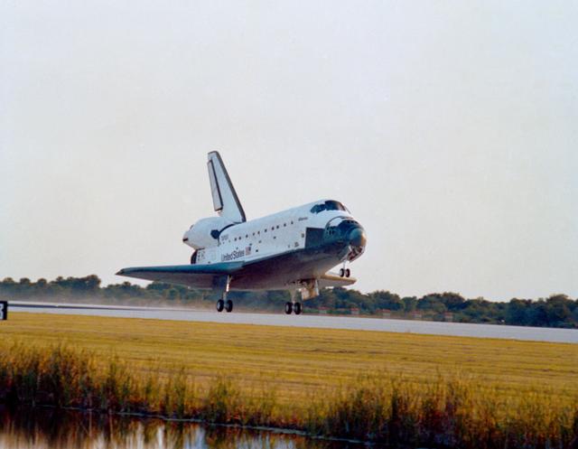 NASA image: STS-38 Atlantis, Orbiter Vehicle (OV) 104, lands on runway 33 at KSC SLF