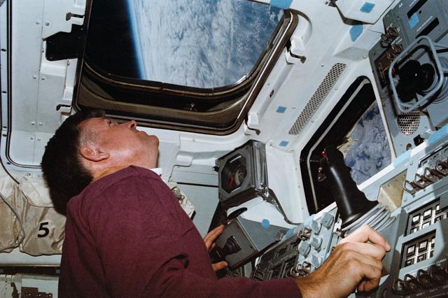 NASA image: STS-39 crew activities