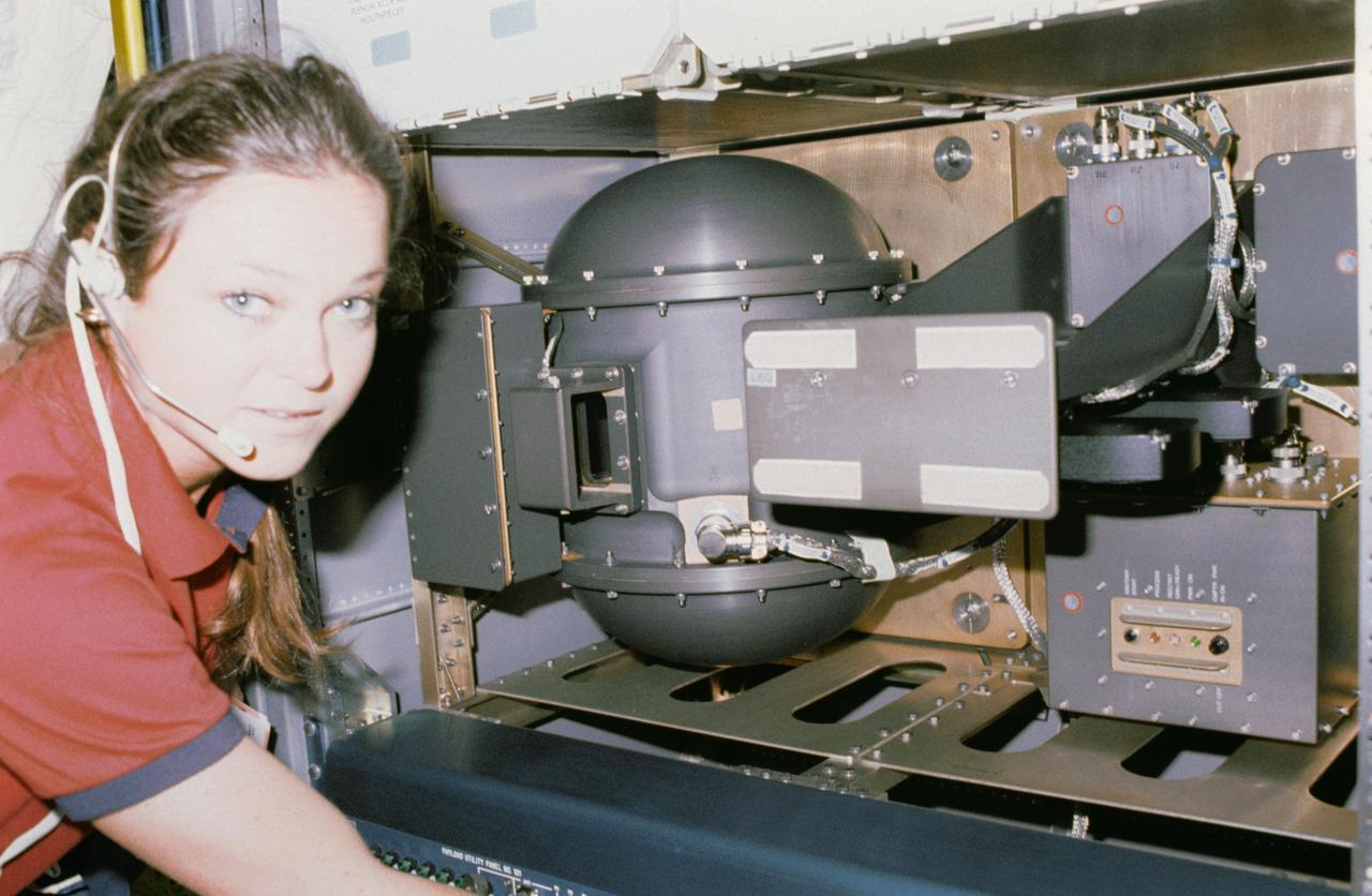STS040-204-010 (5-14 June 1991) ---  Astronaut Tamara E. Jernigan, STS 40 mission specialist, is pictured at the Solid Surface Combustion Experiment aboard the Earth orbiting Columbia.  Dr. Jernigan is one of seven crewmembers spending nine days in space.