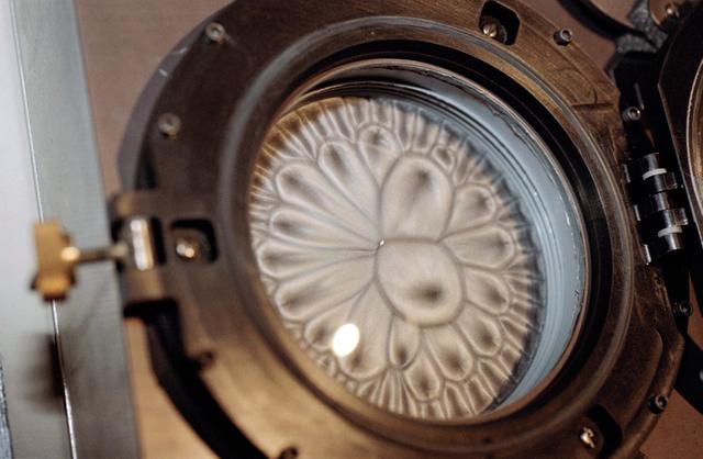 NASA image: STS-42 closeup view shows SE 81-09 Convection in Zero Gravity experiment