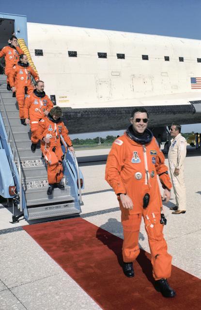 NASA image: STS-43 crewmembers egress Atlantis, OV-104, after landing at KSC runway 15