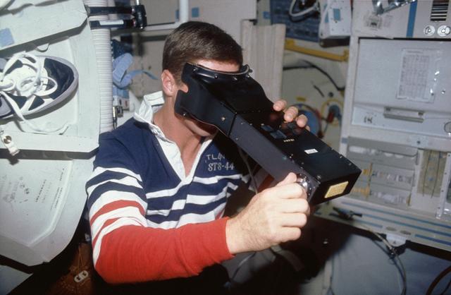 NASA image: STS-44 Pilot Henricks uses Visual Function Tester (VFT) on OV-104's middeck