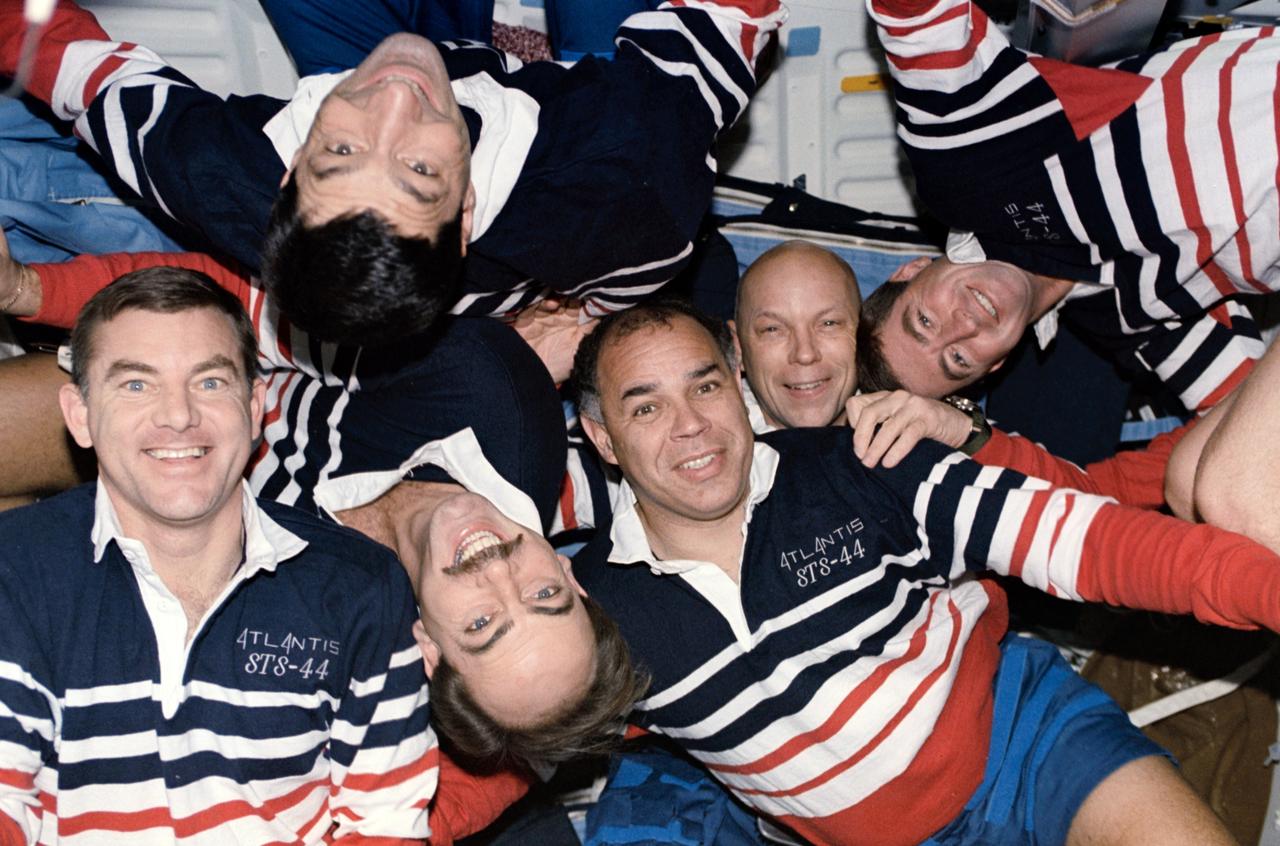STS044-50-033 (24 Nov-1 Dec 1991) --- The six crewmembers for STS-44 assemble on the middeck.  An auto-set 35mm camera recorded this view of them enroute to a more formal pose.  Astronaut Frederick D. Gregory, Mission Commander, is at center.  Clockwise from his position, other crewmembers are Payload Specialist Thomas J. Hennen; and astronauts James S. Voss, Mario Runco Jr. and F. Story Musgrave, all Mission Specialists, and Terence T. (Tom) Henricks, Pilot.