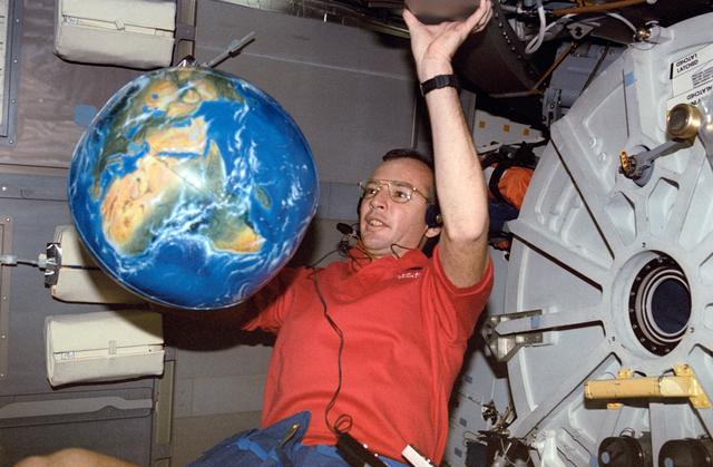 NASA image: STS-45 Pilot Duffy with inflatable Earth globe on OV-104's middeck