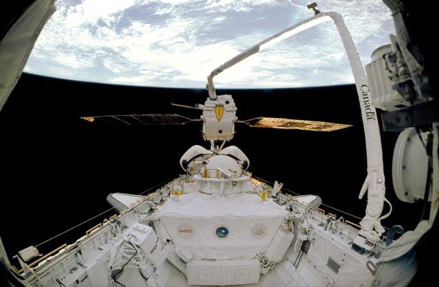 NASA image: STS-46 EURECA-1L held in pre-deployment position by RMS over OV-104's PLB