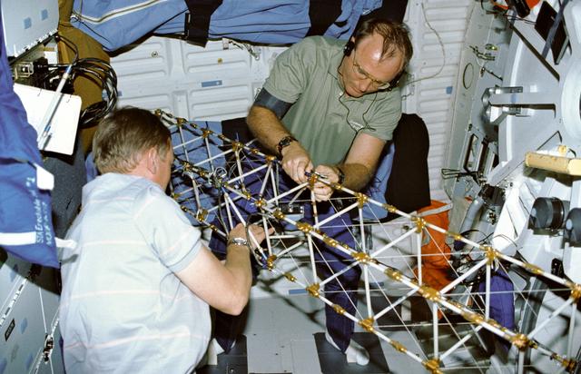 NASA image: STS-48 crew with MODE-01 structural test article (STA) on OV-103's middeck