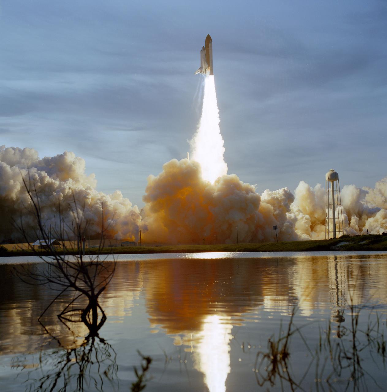 STS048-S-170 (12 Sept 1991) ---- With five astronauts and the Upper Atmosphere Research Satellite (UARS) onboard, the Space Shuttle Discovery heads toward a six day mission in Earth orbit.  Onboard are astronauts John O. Creighton, Kenneth S. Reightler, Charles D. (Sam) Gemar, James F. Buchli and Mark N. Brown.  Liftoff occurred at 7:11:04 p.m. (EDT), September 12, 1991.