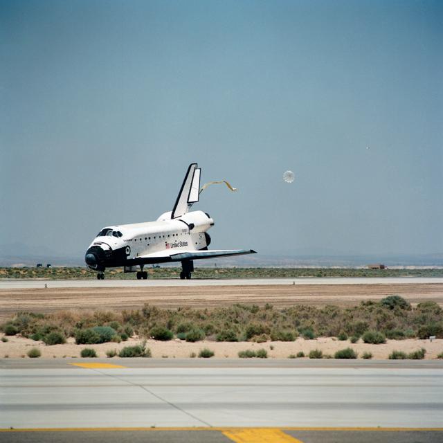 STS-49 Endeavour, OV-105, drag chute deployment during landing at EAFB, Calif
