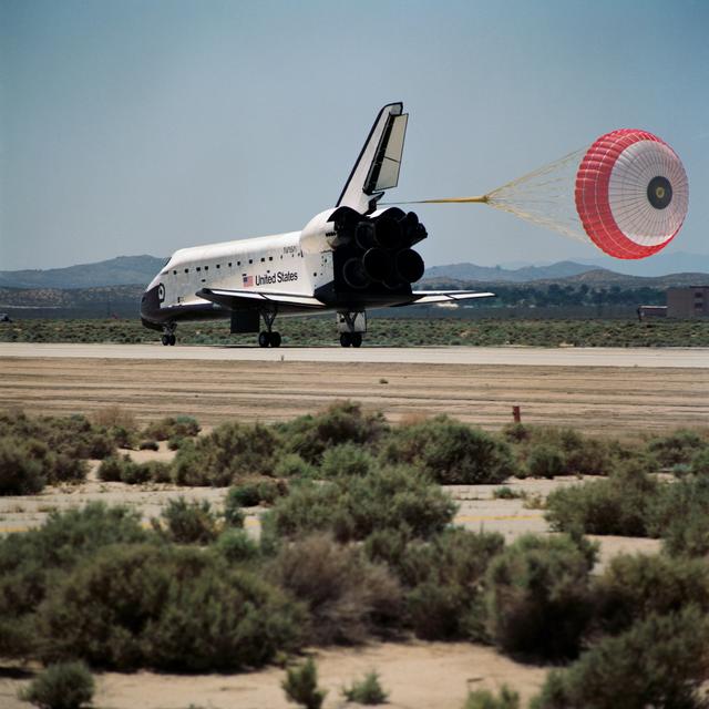 STS-49 Endeavour, OV-105, drag chute deployment during landing at EAFB, Calif