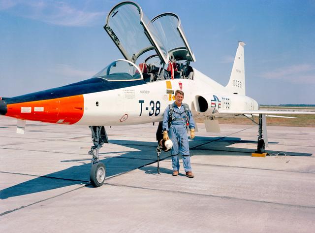 NASA image: ASTRONAUT WALTER M. SCHIRRA, JR.