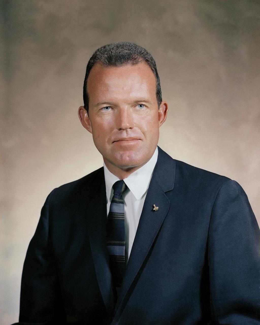 S64-31847 (10 Sept. 1964) --- Astronaut L. Gordon Cooper Jr. portrait