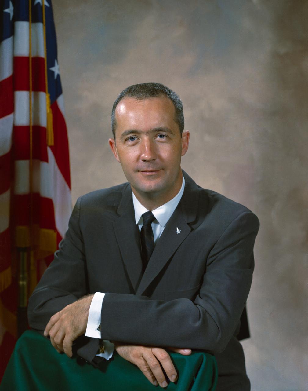 S64-31852 (10 Sept. 1964) --- Astronaut James A. McDivitt