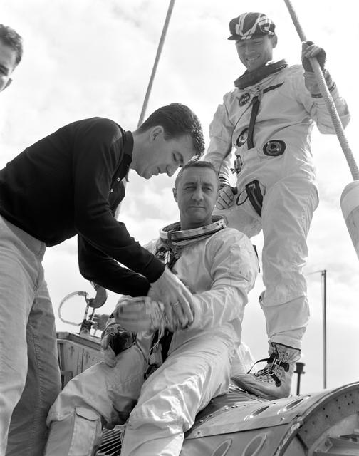 WATER EGRESS -  ASTRONAUT JOHN W. YOUNG - TRAINING