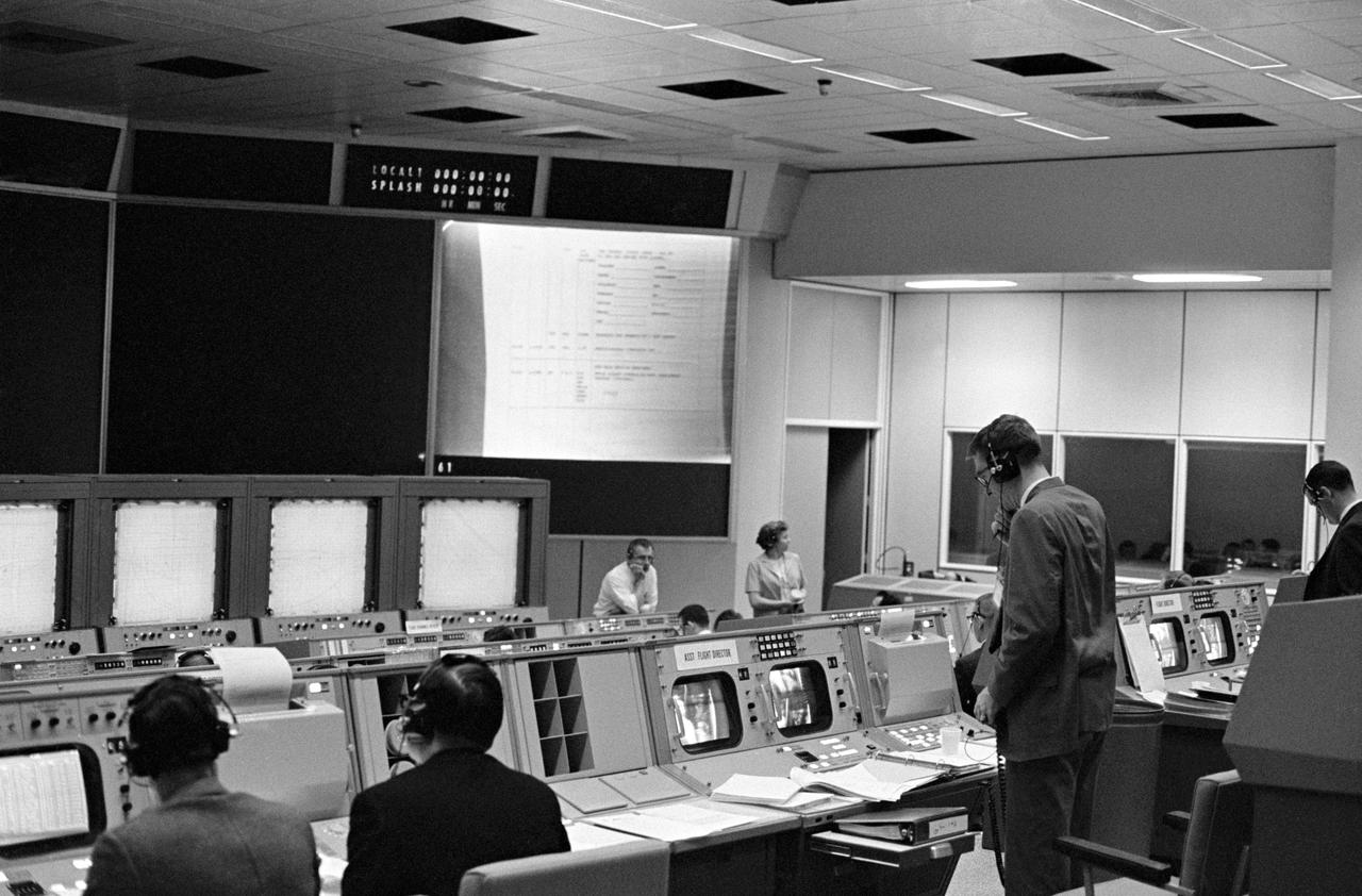 S65-18200 (23 March 1965) --- Overall view of the Mission Control Center at the Manned Spacecraft Center in Houston, Texas during the Gemini-Titan 3 flight.