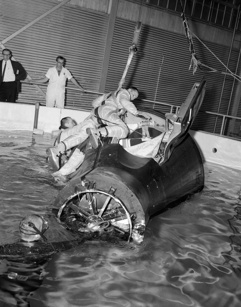 S65-19282 (29 March 1965) --- The Gemini-Titan 4 prime crew, astronauts James A. McDivitt (left), command pilot; and Edward H. White II, pilot, are pictured during water egress training at Ellington Air Force Base, Texas.