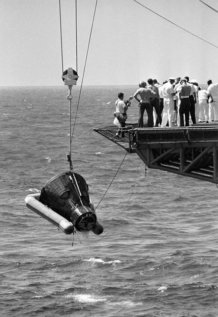 NASA image: RECOVERY - GEMINI-TITAN (GT)-4 - ATLANTIC