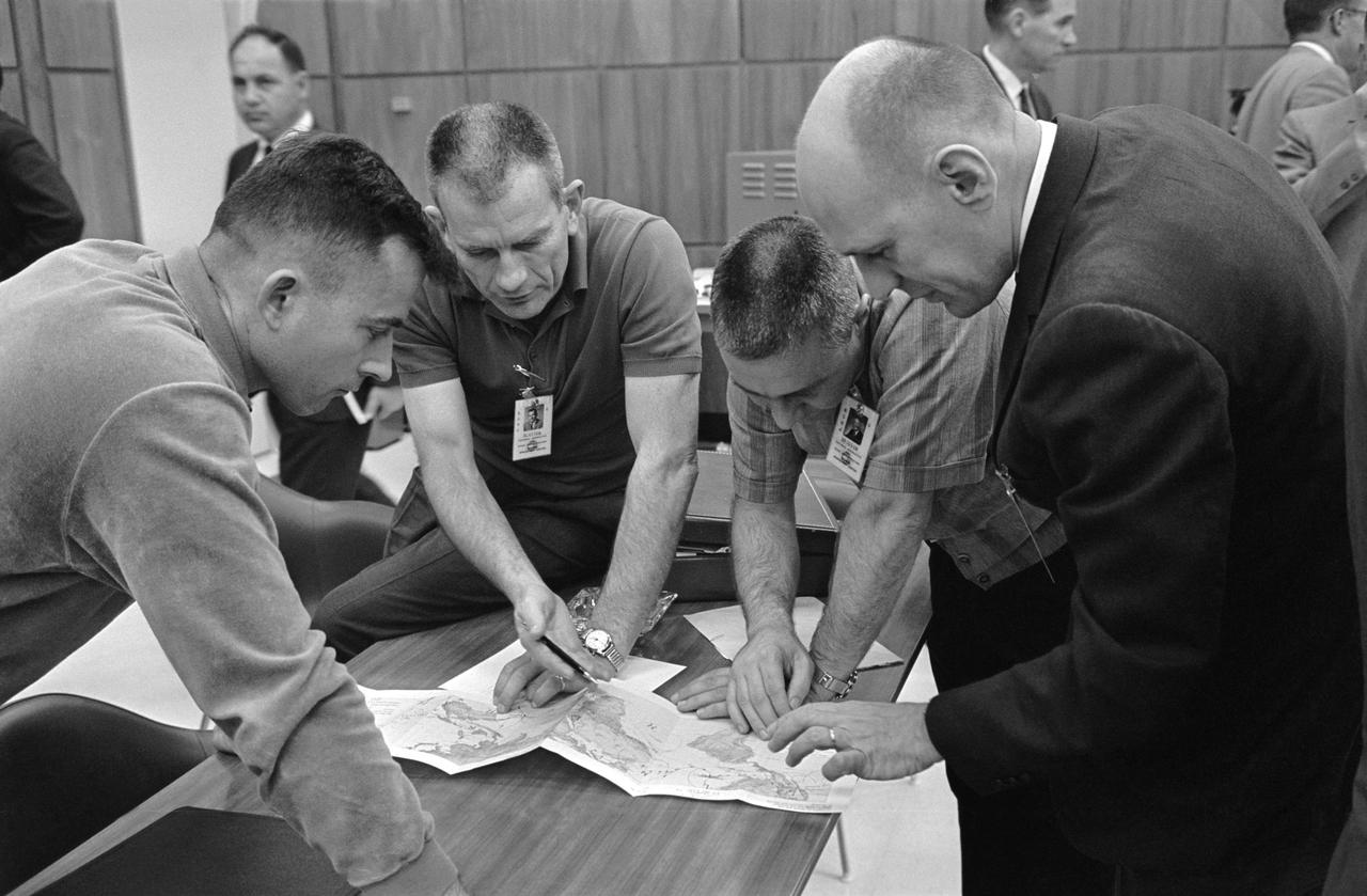 S65-20627 (20 March 1965) --- Crew members for the NASA Gemini-Titan 3 mission go over the map of the orbital track with Donald K. Slayton, assistant director for Flight Crew Operations, Manned Spacecraft Center. Shown (left to right) are astronauts John W. Young, pilot; Slayton; Virgil I. Grissom, command pilot; and Ken Nagler, U.S. Weather Bureau. The group got together at the GT-3 mission review meeting on March 20, 1965, in the Manned Spacecraft Operations Building on Merritt Island, Florida. Items covered at the review included mission description, spacecraft, launch vehicle, experiments, world-wide tracking network, recovery and weather.