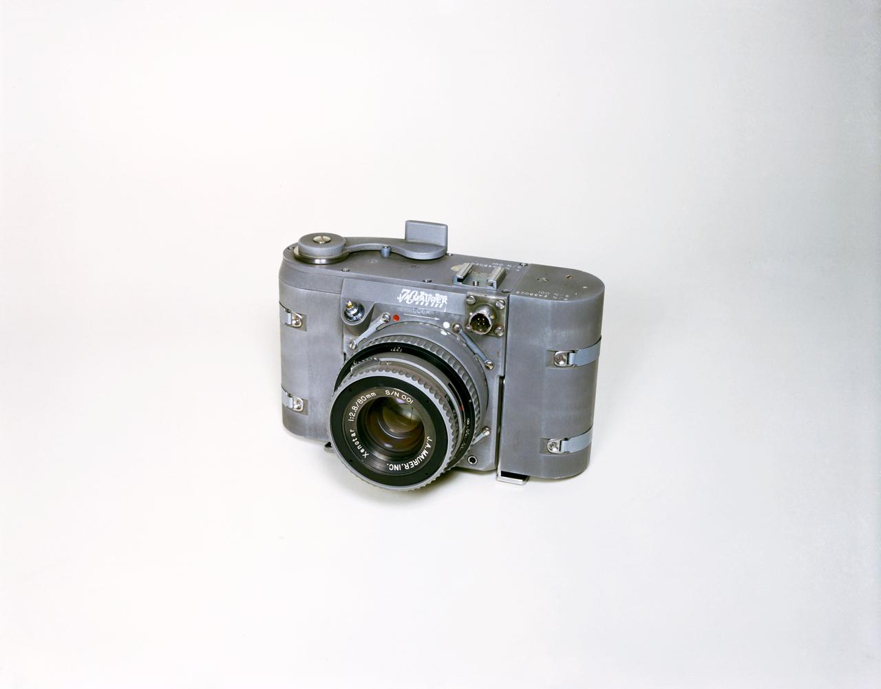 S65-23639 (28 April 1965) --- A bench view of a 70mm camera expected to be used by the Gemini-4 astronauts.