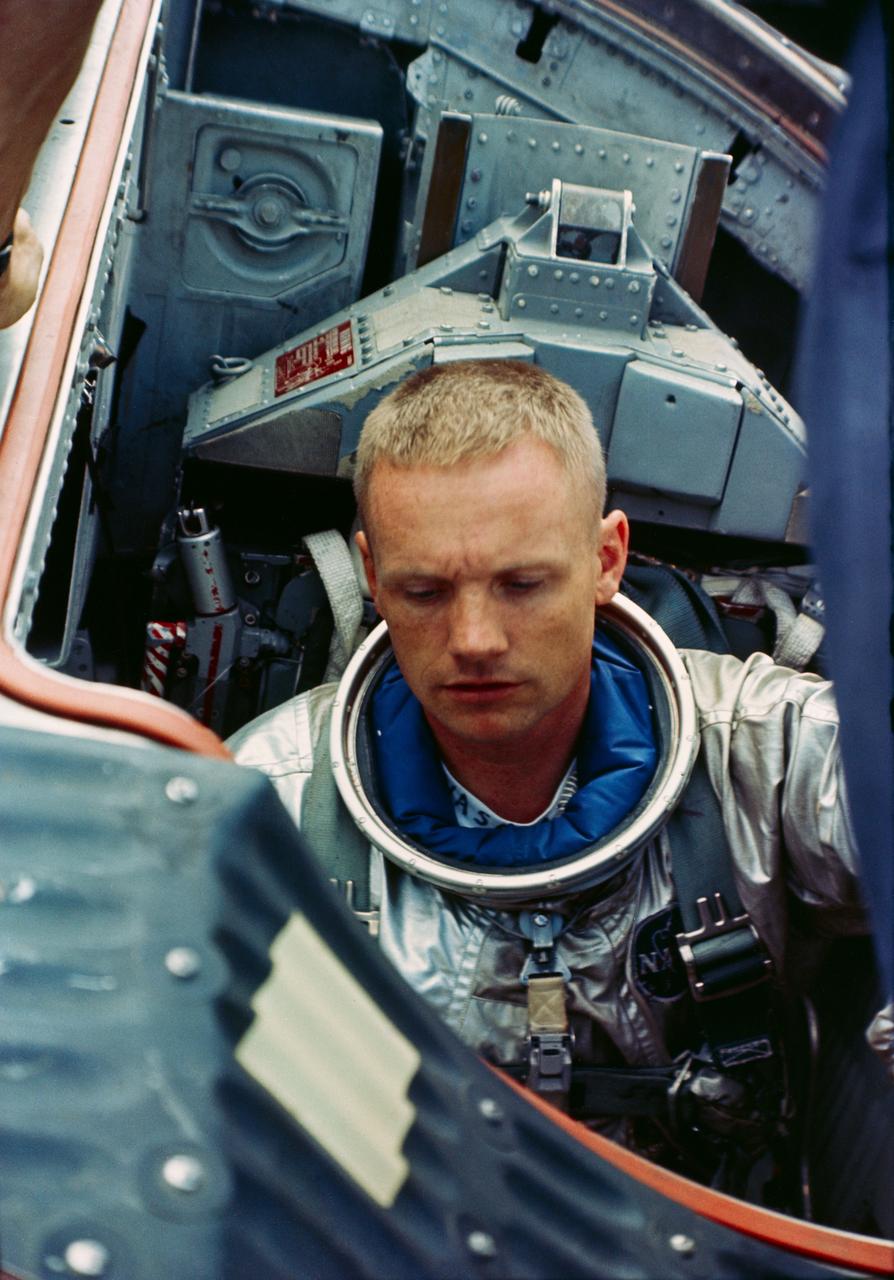S65-28459 (16 July 1965) --- Astronaut Neil A. Armstrong, command pilot for the Gemini-5 backup crew, inside the Gemini Static Article 5 spacecraft prior to water egress training in the Gulf of Mexico. The training is part of the prelaunch schedule for prime and backup crew on the Gemini-5 mission.
