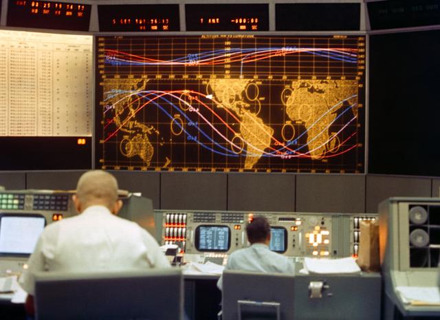 NASA image: MISSION CONTROL CENTER (MCC) ACTIVITY - GEMINI-TITAN (GT)-V - RECOVERY ROOM - TRACKING MAPS - MSC