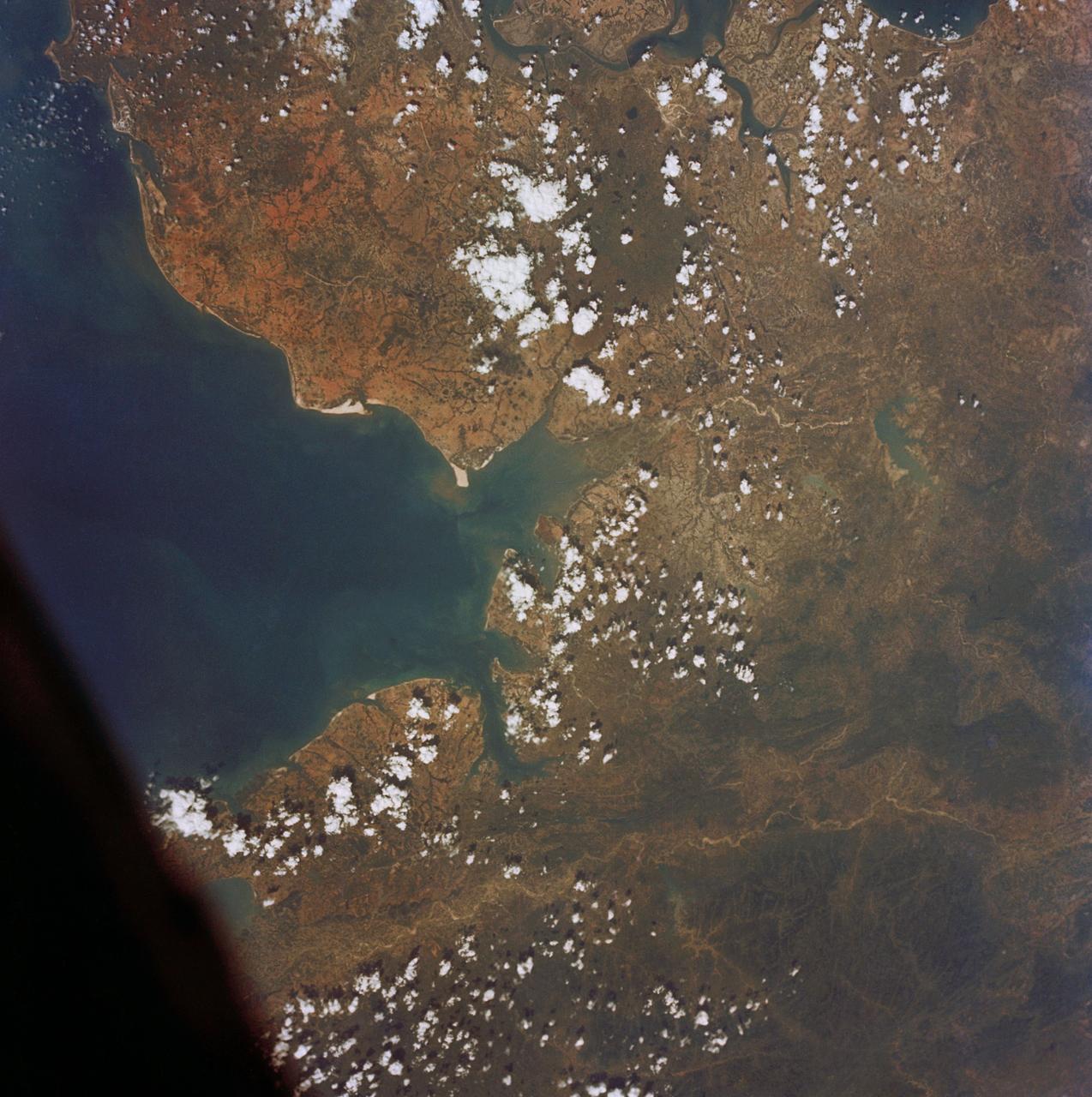 S65-45731 (21-29 Aug. 1965) --- View of the Gulf of Tonkin, China and the Luichow Peninsula photographed from the Gemini-5 spacecraft in orbit over Earth.