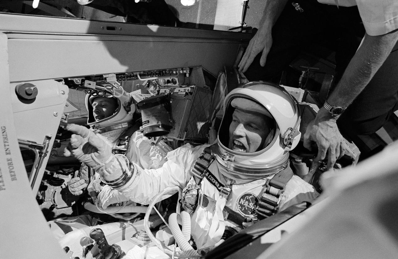S65-48989 (21 Aug. 1965) --- Astronauts L. Gordon Cooper Jr. (foreground), command pilot, and Charles Conrad Jr., pilot, in the Gemini-5 spacecraft in the white room atop Pad 19 moments prior to the closing of the hatches during the final minutes of the Gemini-5 prelaunch countdown.