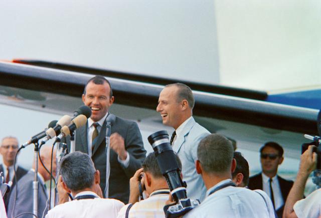 NASA image: Personnel - Astronaut L. Gordon Cooper Jr. - Homecoming (Gemini-Titan [GT]-5) - Make Speeches - MSC
