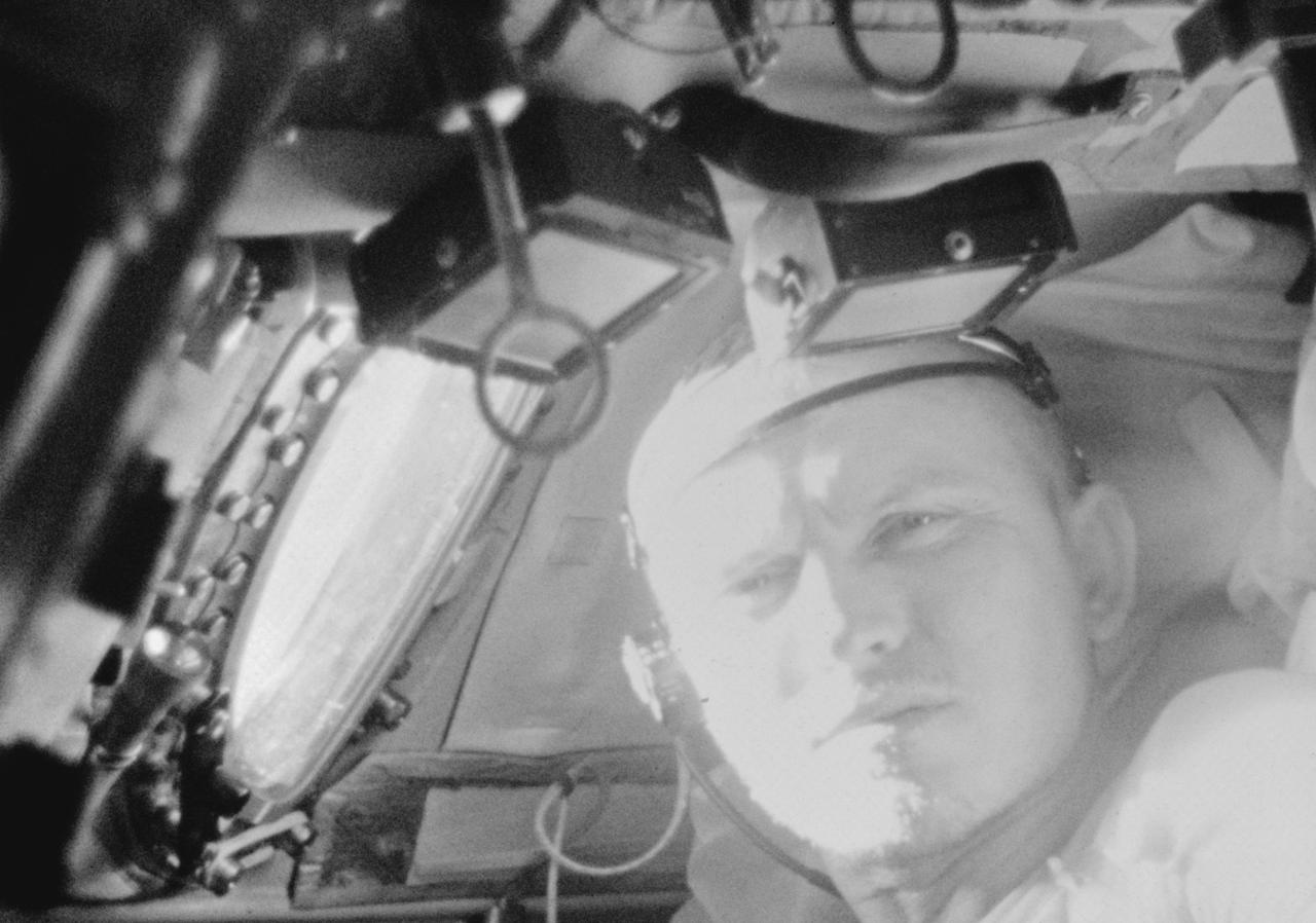 S65-63712 (4-18 Dec. 1965) --- Astronaut Frank Borman, Gemini-7 command pilot, is seen performing visual acuity tests in space. Photo credit: NASA