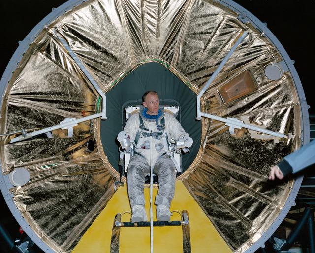 NASA image: ADAPTER SECTION - TRAINING - ASTRONAUT ALDRIN - MSC