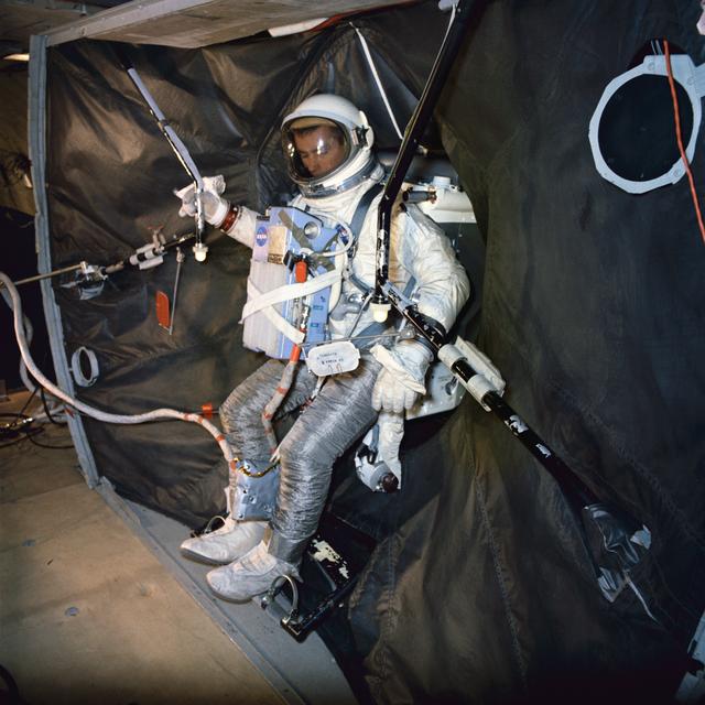 NASA image: GEMINI-TITAN (GT)-9 - TRAINING - WEIGHTLESSNESS - ASTRONAUT MANEUVERING UNIT (AMU) - ZERO-GRAVITY - FL