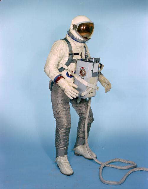 NASA image: GEMINI-TITAN (GT)-9 - EXTRAVEHICULAR LIFE SUPPORT SYSTEM (ELSS) - ASTRONAUT MANEUVERING UNIT (AMU) - MSC