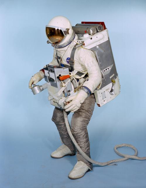 NASA image: GEMINI-TITAN (GT)-9 - SUIT - EXTRAVEHICULAR LIFE SUPPORT SYSTEM - ASTRONAUT MANEUVERING UNIT (AMU) - MSC