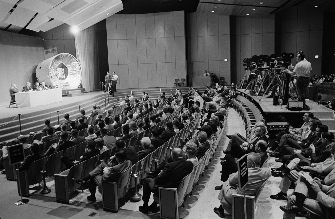 S66-39436 (17 June 1966) --- Wide-angle view of the Manned Spacecraft Center's news center main auditorium during a Gemini-9 press conference. Photo credit:NASA