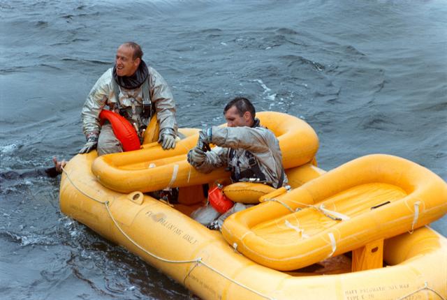 NASA image: GORDON, RICHARD F., ASTRONAUT - TRAINING - GEMINI-TITAN (GT)-11 - WATER EGRESS - GULF