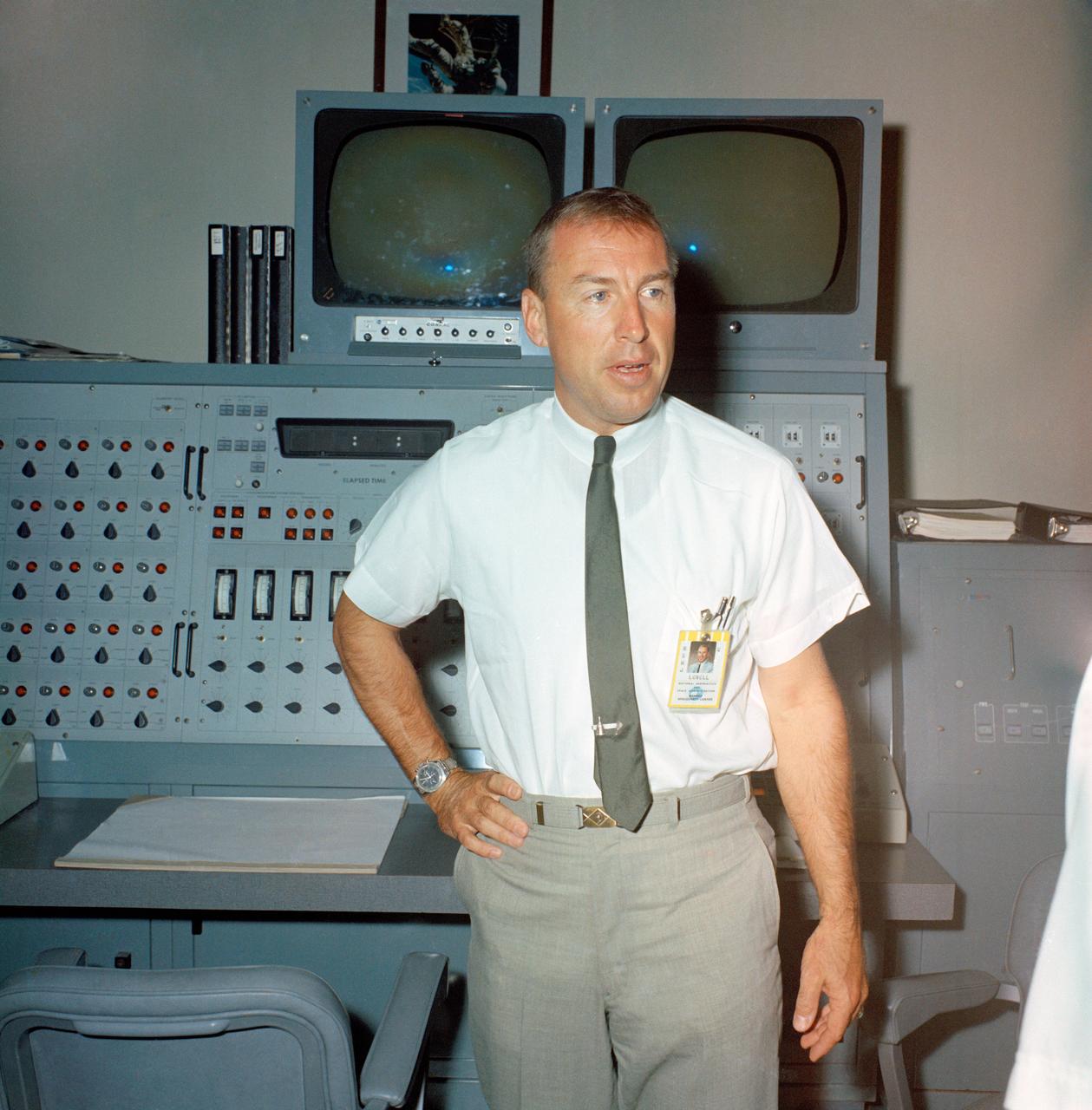 S66-45578 (6 Sept. 1966) --- Astronaut James A. Lovell Jr., prime crew command pilot for the Gemini-12 spaceflight, is pictured in Building 5, Mission Simulation and Training Facility, prior to entering the Gemini Mission Simulator for flight training. Photo credit: NASA
