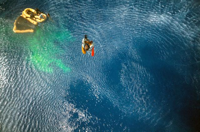 NASA image: GORDON, RICHARD F., ASTRONAUT - MISC. - GT-11 - RECOVERY