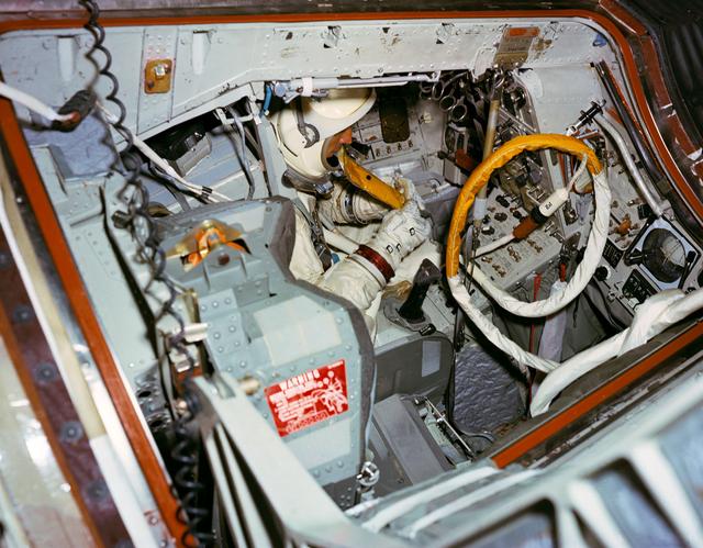 NASA image: TRAINING - GEMINI-TITAN (GT)-12 - SPACE FOOD - MCDONNELL AIRCRAFT CORP. (MDAC), MO