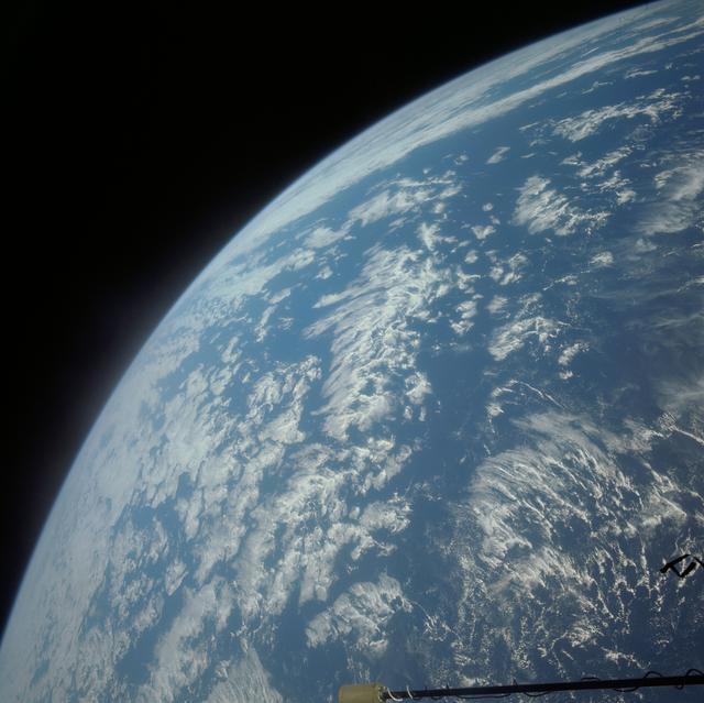 NASA image: GEMINI-TITAN (GT)-11 - EARTH SKY - OUTER SPACE