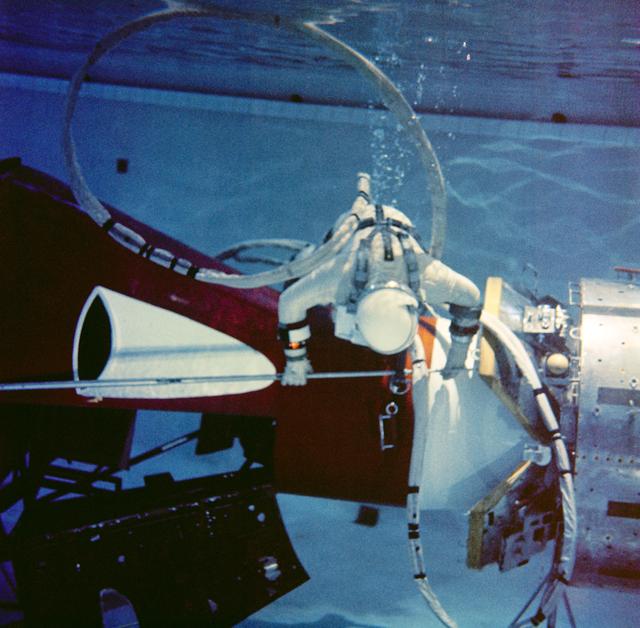NASA image: GEMINI-TITAN (GT)-12 - ASTRONAUT TRAINING - UNDERWATER - MD