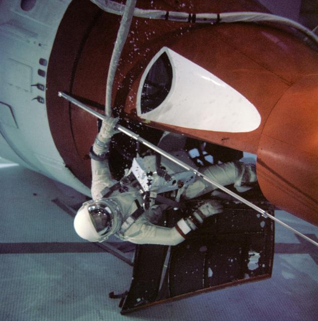 NASA image: GEMINI-TITAN (GT)-12 - ASTRONAUT TRAINING - UNDERWATER - MD