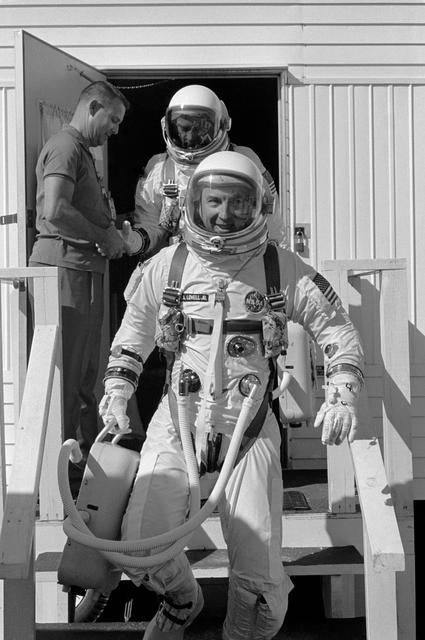 NASA image: PRELAUNCH - GEMINI-TITAN (GT)-12 - LEAVE TRAILER - CAPE