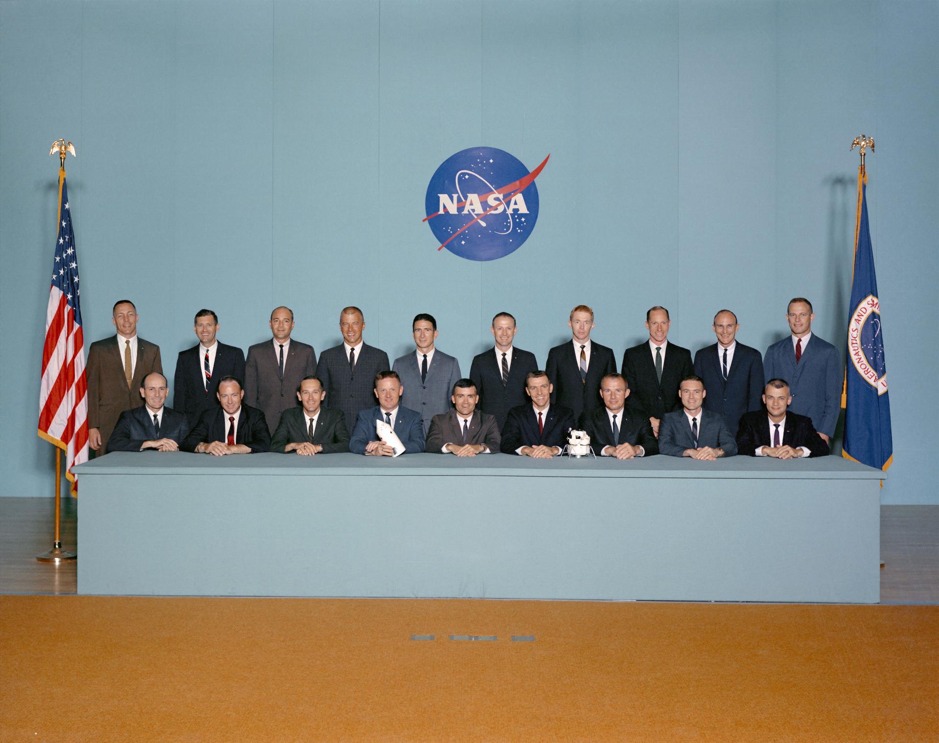 Portrait of the NASA's 5th group of astronauts, composed of 19 men.