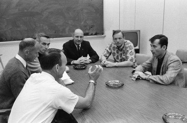 NASA image: APOLLO X - CREW