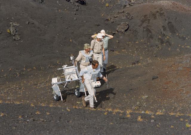 NASA image: APOLLO XIV - GEOLOGY TRAINING - HAWAII