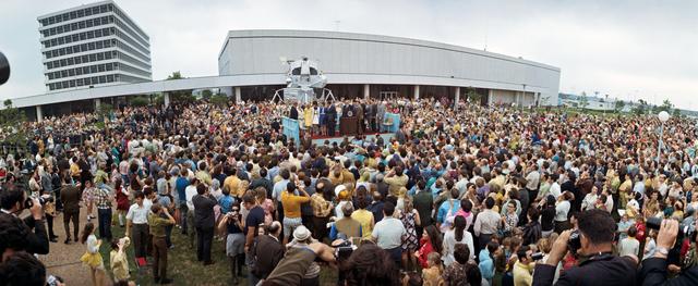President Richard Nixon visits MSC to award Apollo 13 Mission Operations team