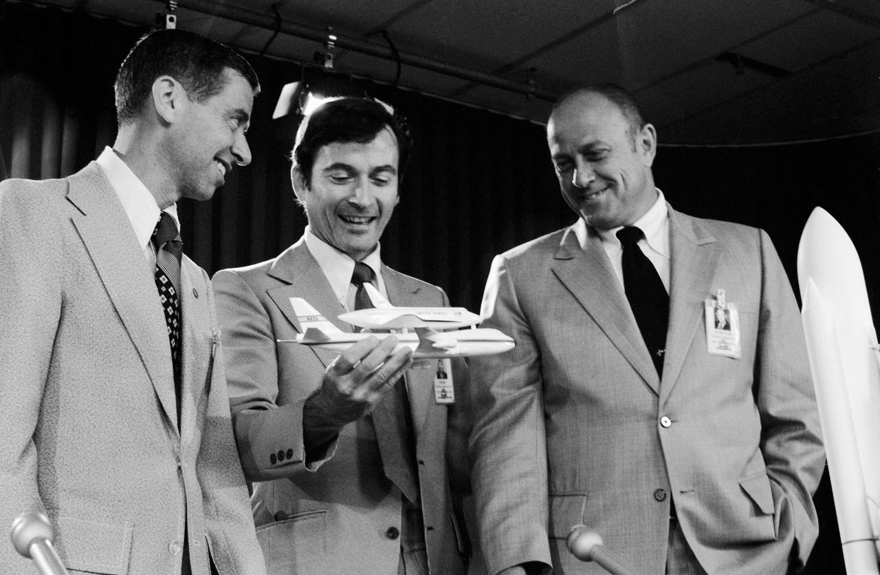 View taken in Building 2, Room 135, during a Shuttle briefing. Shuttle officials Robert Thompson and Aaron Cohen and Astronaut John Young are seen as panel for the Shuttle briefing with various models of the Space Shuttle  Program display in front of them.              1. Robert Thompson      2. Aaron Cohen      3. Astronaut John Young           JSC, HOUSTON, TX